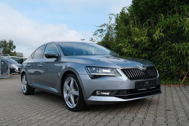 Gebraucht Skoda Superb Style 150 PS (110 kW) 2016 Grau Limousine