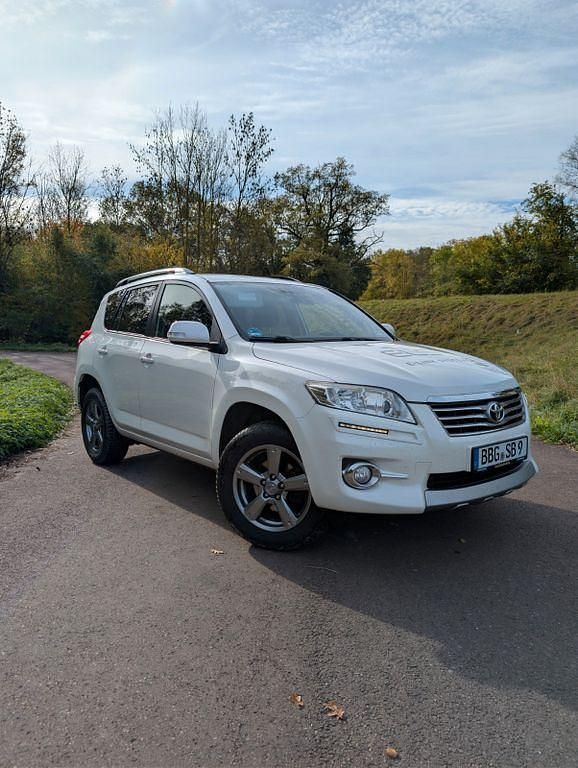 Weiß Gebraucht 2013 Toyota RAV4 Executive SUV | 12.500 € (Fairer Preis) - Bild 1/4