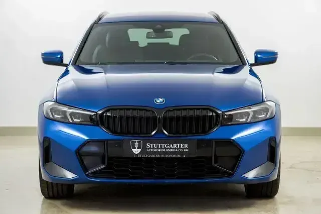 Gebraucht BMW 330e M Sport 292 PS (214 kW) 2022 Portimao blau m Kombi