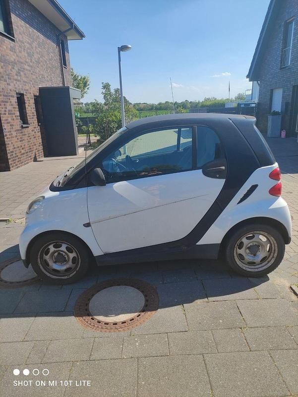 Weiß Gebraucht 2009 Smart ForTwo Coupé Pure Coupé | 2.000 € (Superpreis) - Bild 1/4