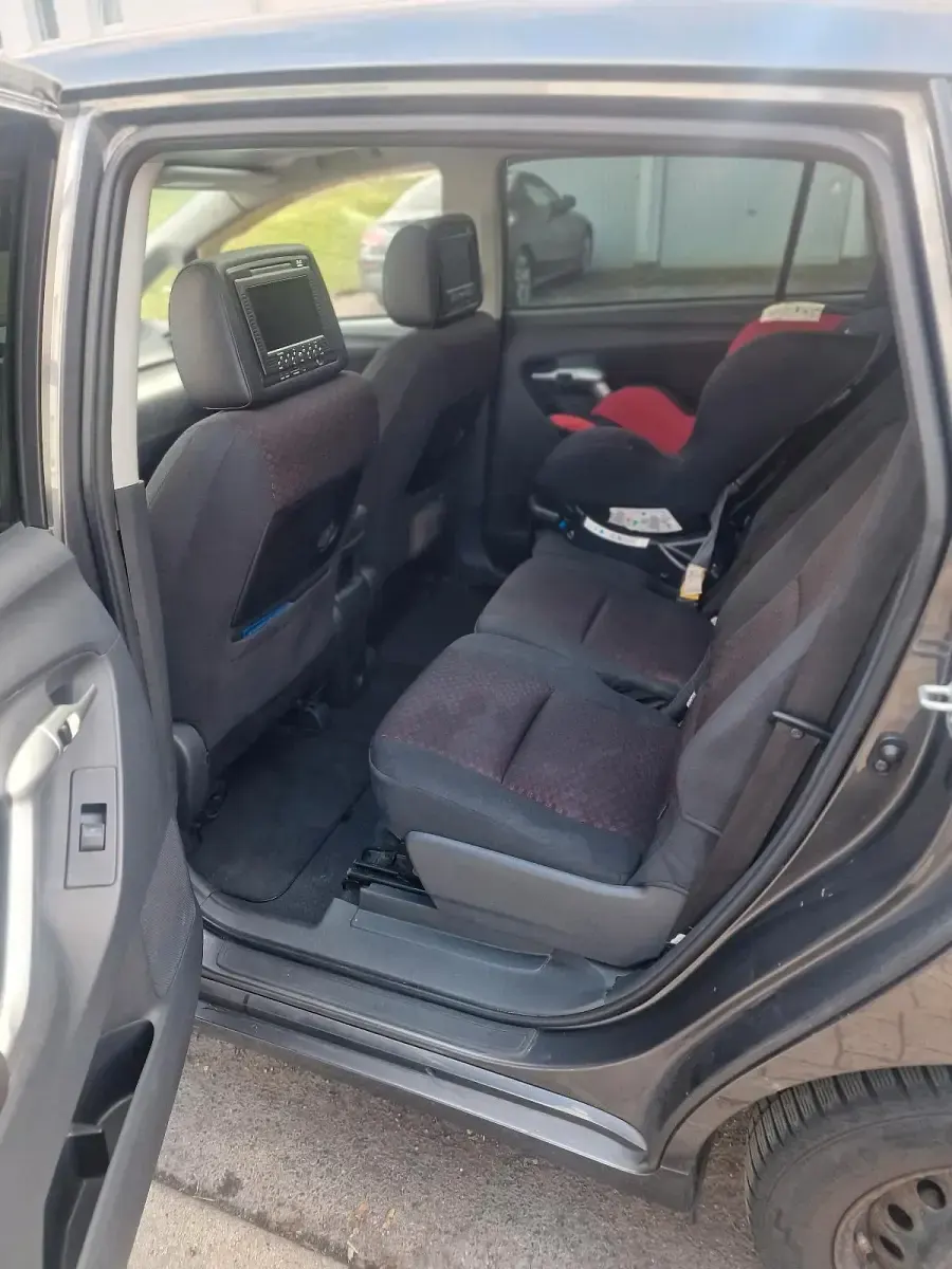 Gebraucht Toyota Verso 147 PS (108 kW) 2011 Grau Van / Kleinbus