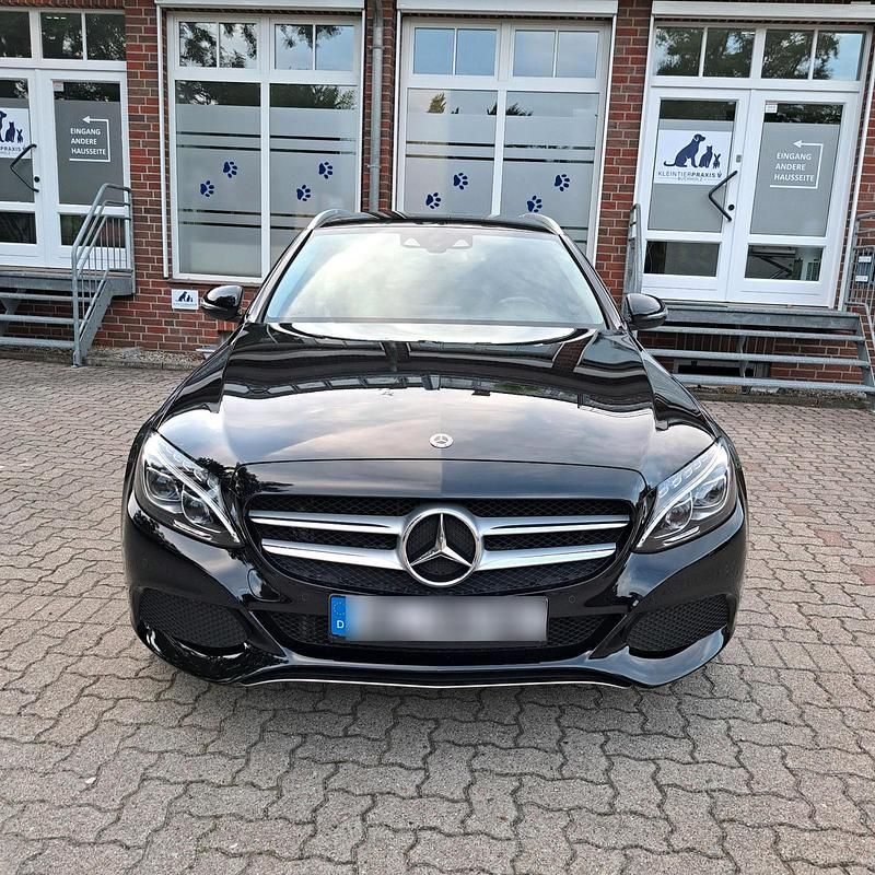 Schwarz Gebraucht 2018 Mercedes C250 Avantgarde Kombi | 15.800 € (Guter Preis) - Bild 1/4