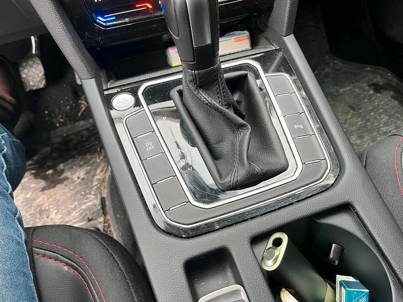 Gebraucht VW Passat 122 PS (89 kW) 2022 Rot Kombi