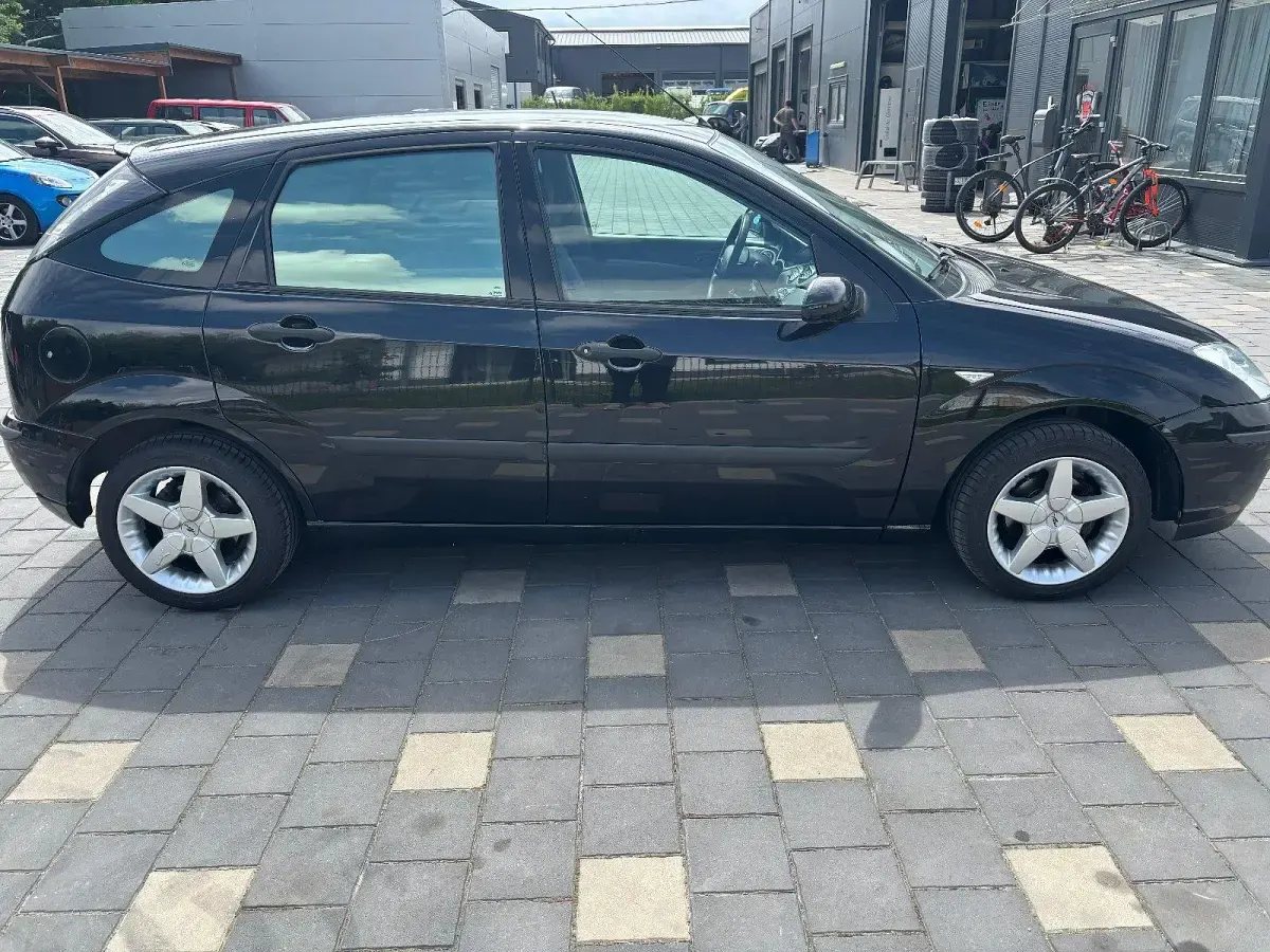 Gebraucht Ford Focus 101 PS (74 kW) 2002 Schwarz Kombi