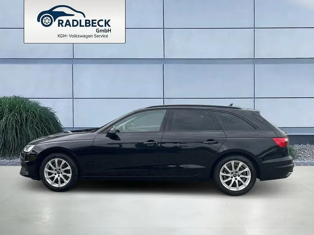 Gebraucht Audi A4 150 PS (110 kW) 2022 Schwarz Limousine