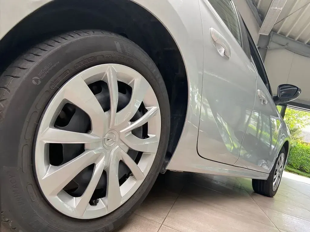 Gebraucht Opel Corsa 101 PS (74 kW) 2025 Silber metallic Kleinwagen