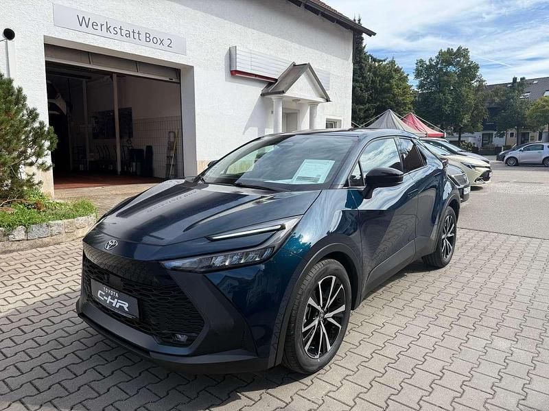 Neu Toyota C-HR 140 PS (102 kW) 2025 Blau SUV