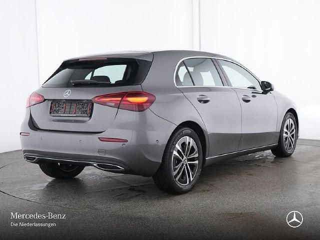Grau Gebraucht 2024 Mercedes A180 Advanced Limousine | 27.990 € (Guter Preis) - Bild 1/4