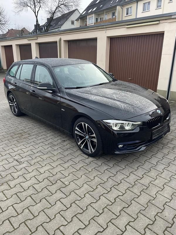 Gebraucht BMW 330 Sport Line 258 PS (189 kW) 2018 Schwarz Kombi