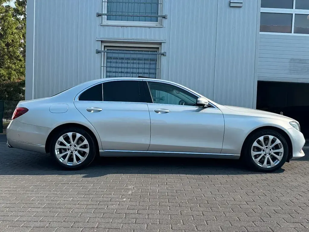 Gebraucht Mercedes E220 Exclusive 194 PS (142 kW) 2017 Silber Limousine