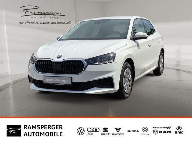 Weiß (candyweiß) Gebraucht 2022 Skoda Fabia Active Limousine | 14.890 € (Fairer Preis) - Bild 1/4