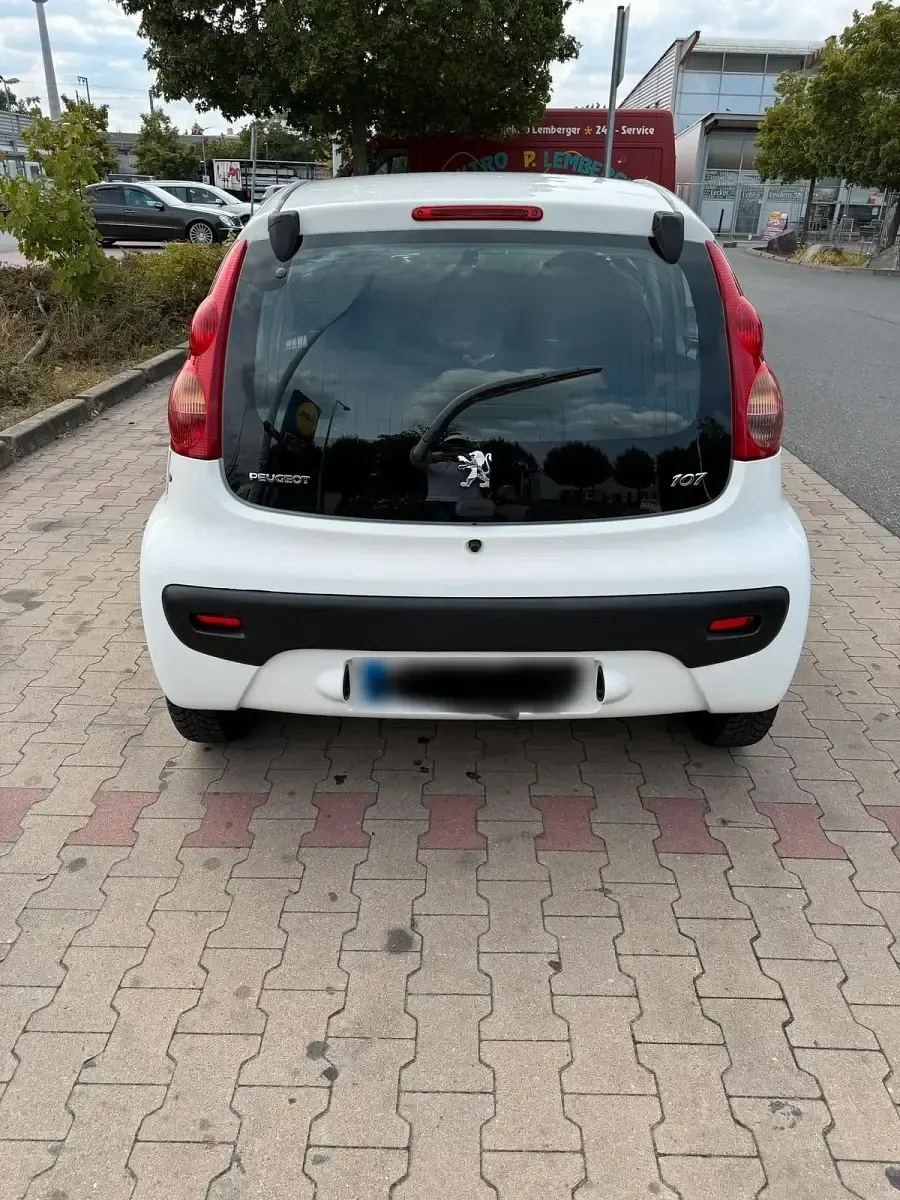 Gebraucht Peugeot 107 Filou 68 PS (50 kW) 2010 Weiß Kleinwagen