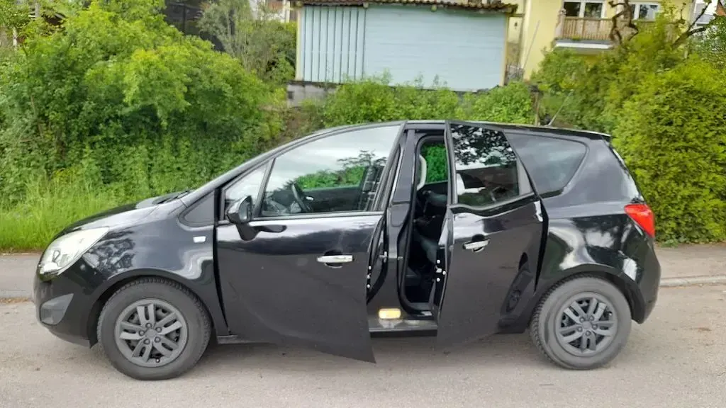 Gebraucht Opel Meriva 120 PS (88 kW) 2011 Schwarz Van / Kleinbus