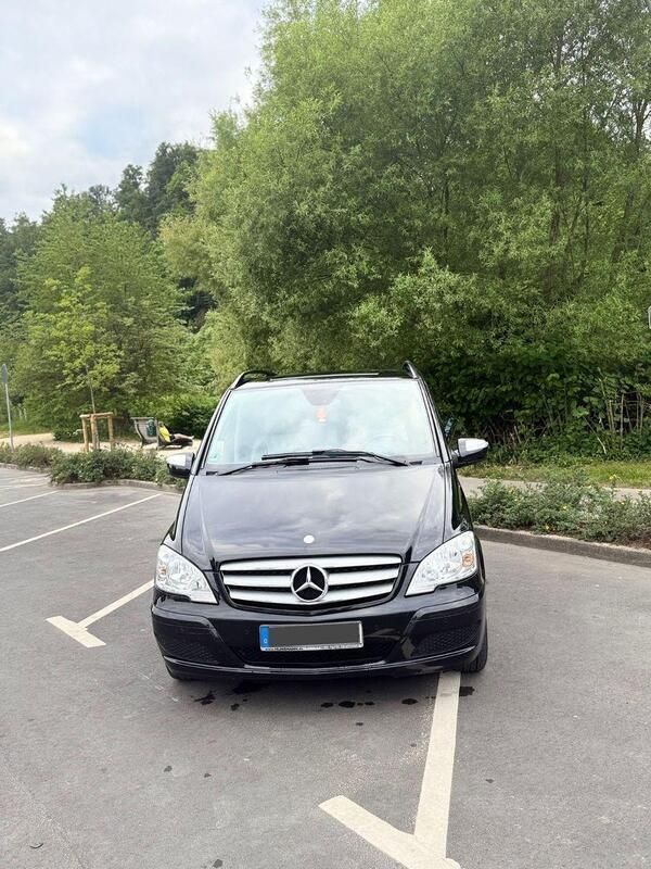 Schwarz Gebraucht 2011 Mercedes Viano Van / Kleinbus | 18.850 € - Bild 1/4