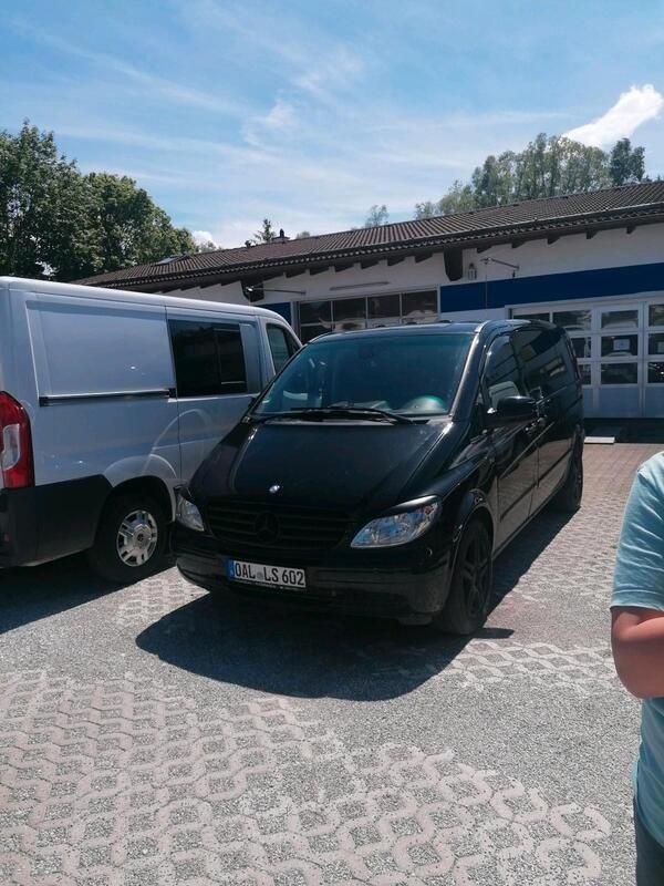 Schwarz Gebraucht 2011 Mercedes Viano Van / Kleinbus | 14.500 € (Superpreis) - Bild 1/4