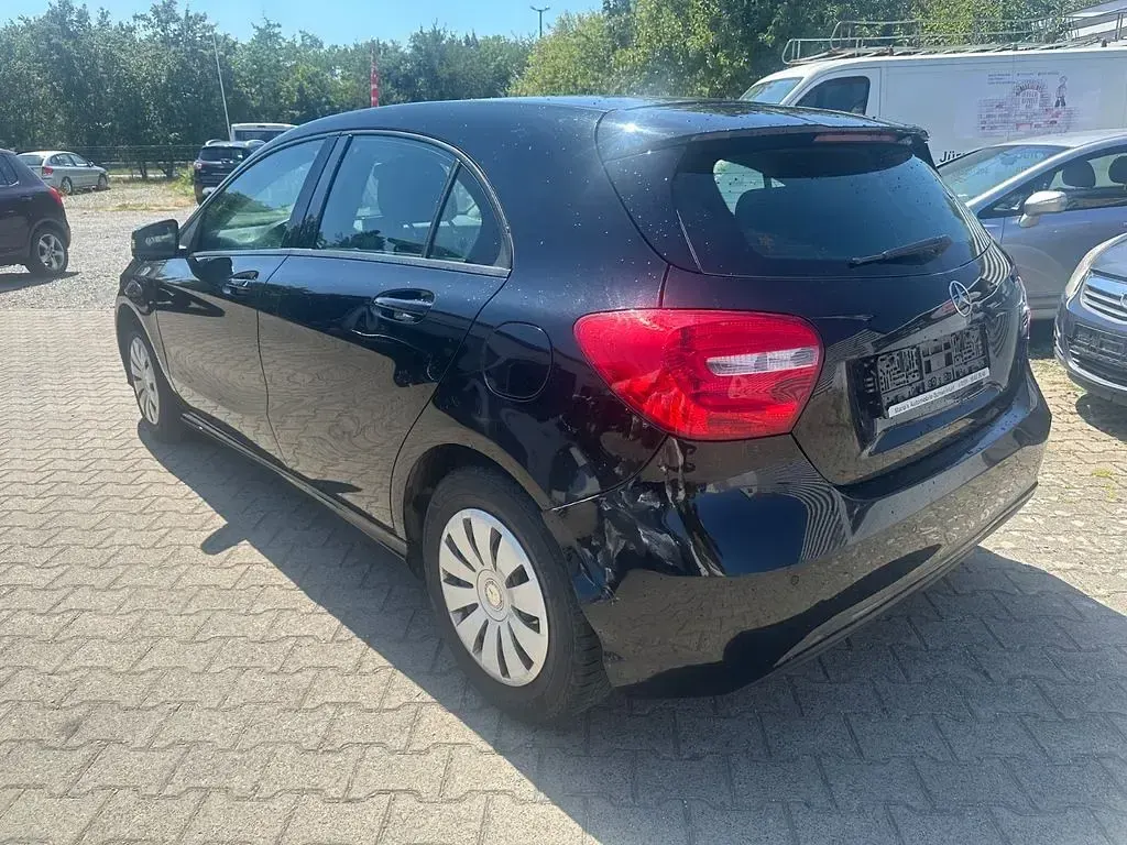 Gebraucht Mercedes A180 109 PS (80 kW) 2015 Schwarz Kleinwagen