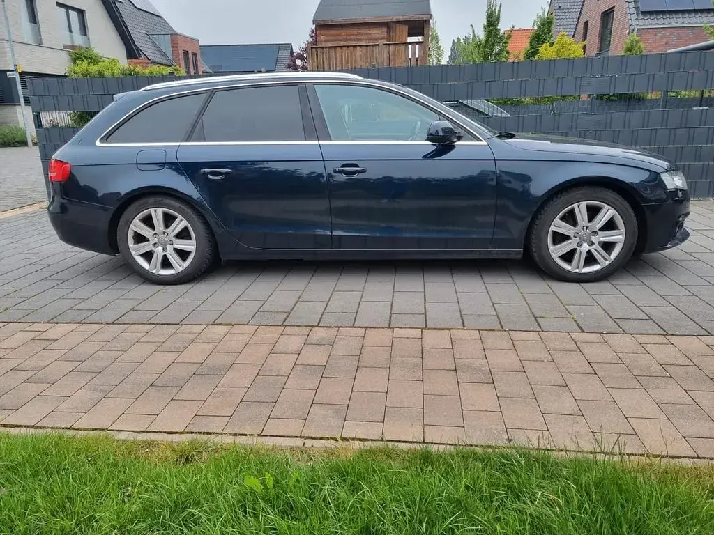 Używany Audi A4 Ambition 143 KM (105 kW) 2009 Niebieski Kombi