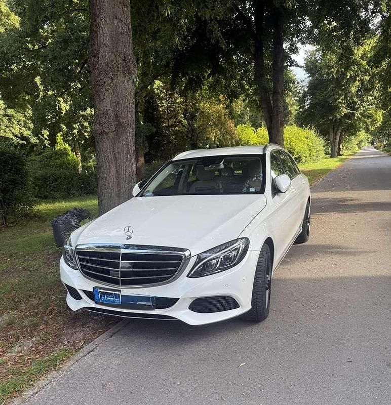 Weiß Gebraucht 2015 Mercedes C250 Kombi | 15.600 € (Guter Preis) - Bild 1/4