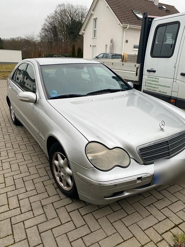 Silber Gebraucht 2003 Mercedes C220 Limousine | 900 € (Guter Preis) - Bild 1/4