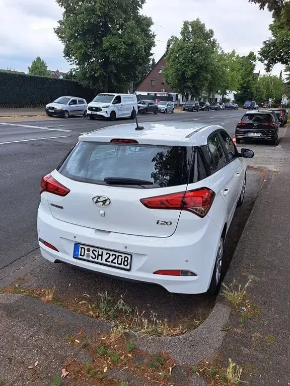 Gebraucht Hyundai i20 Active 101 PS (74 kW) 2017 Weiß Limousine