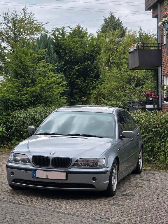 Grau Gebraucht 2004 BMW 320 Performance Limousine | 2.500 € (Guter Preis) - Bild 1/4