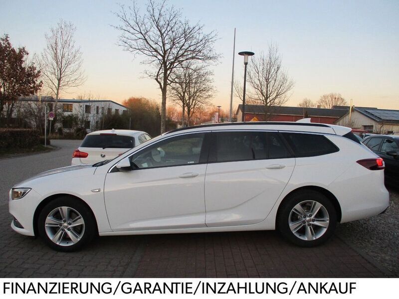 Weiß Gebraucht 2017 Opel Insignia Limousine | 12.999 € (Fairer Preis) - Bild 1/4