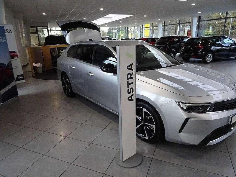 Gebraucht Opel Astra Elegance 131 PS (96 kW) 2022 Aluminium silb/kristall silb (metallic) Kombi