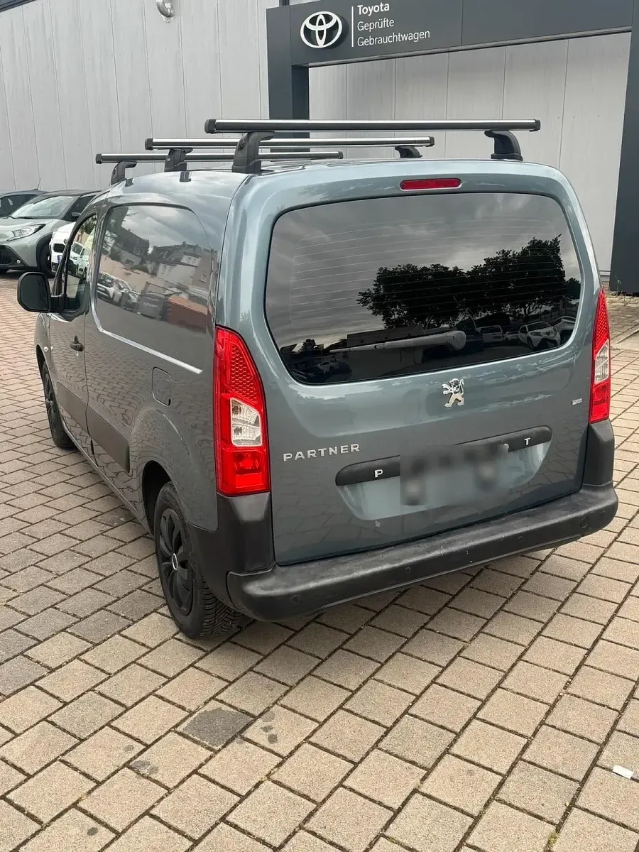 Gebraucht Peugeot Partner 90 PS (66 kW) 2011 Grau Van / Kleinbus