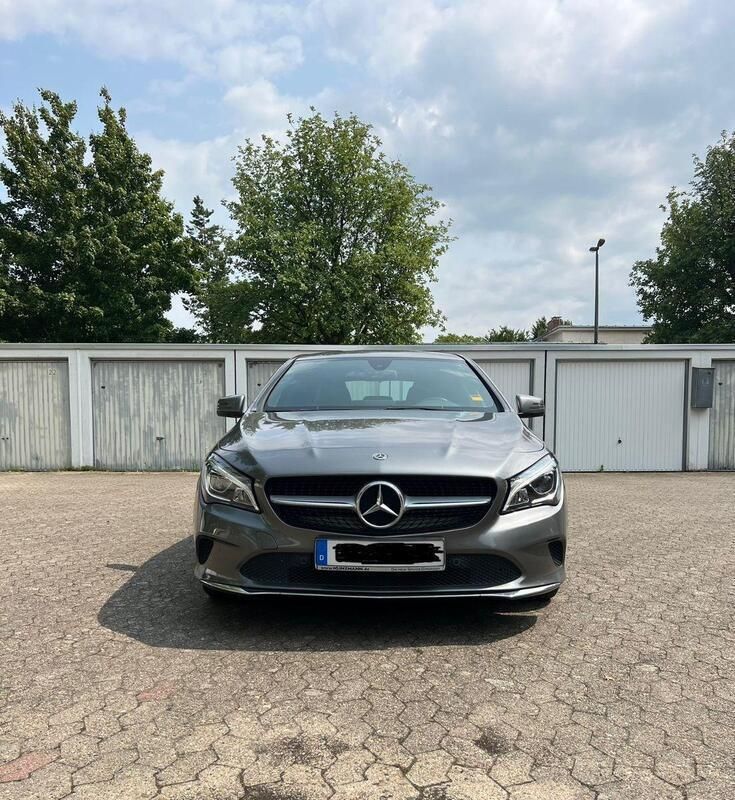 Grau Gebraucht 2017 Mercedes CLA200 Coupé | 19.500 € (Fairer Preis) - Bild 1/4