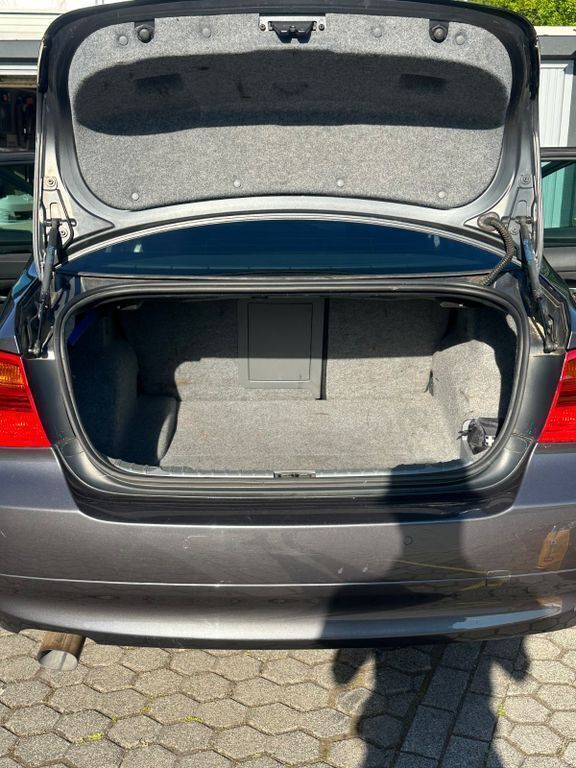 Grau Gebraucht 2006 BMW 320 Performance Limousine | 3.700 € (Superpreis) - Bild 1/4