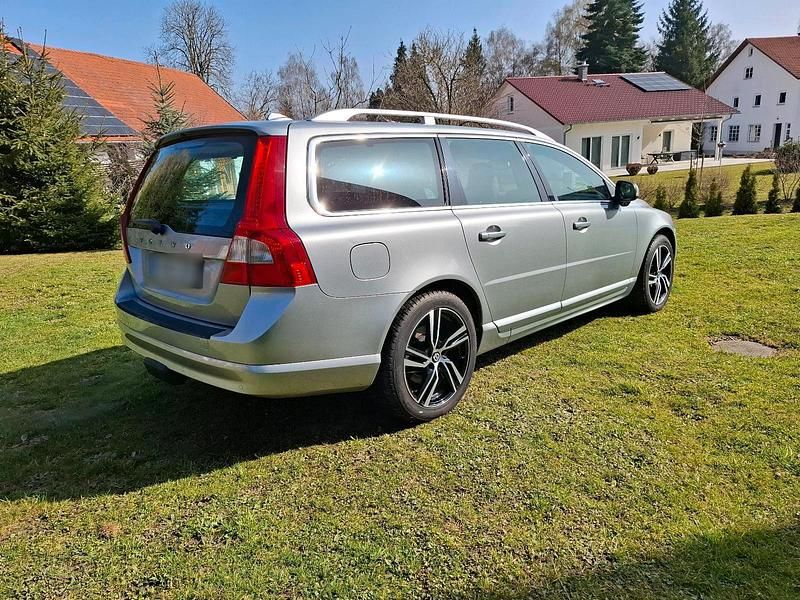 Second-hand Volvo V70 180 CP (132 kW) 2012 Argintiu Break