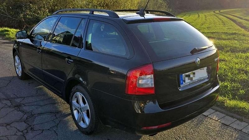 Gebraucht Skoda Octavia 105 PS (77 kW) 2011 Schwarz Kombi