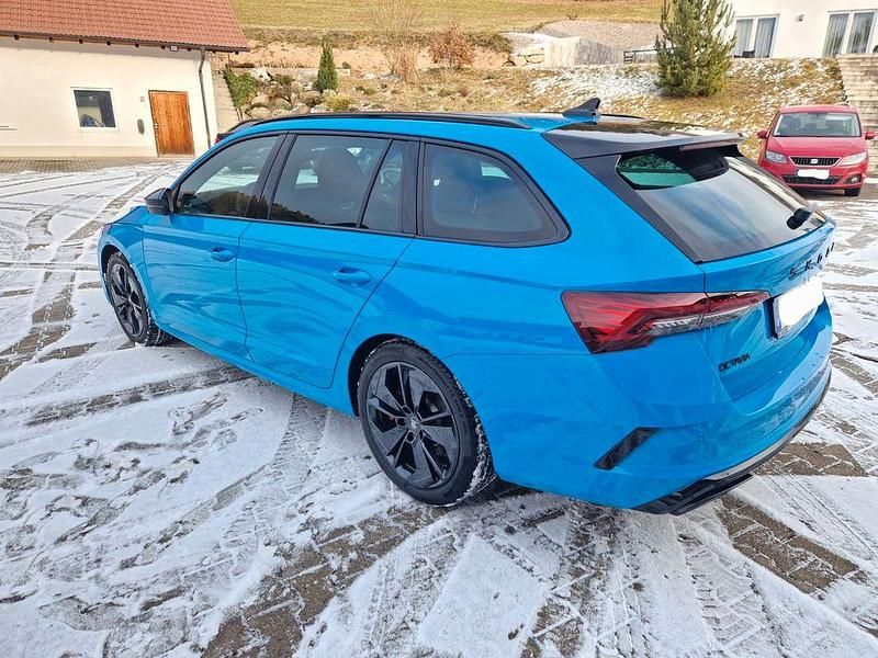 Second-hand Skoda Octavia RS 265 CP (194 kW) 2025 Albastru Break