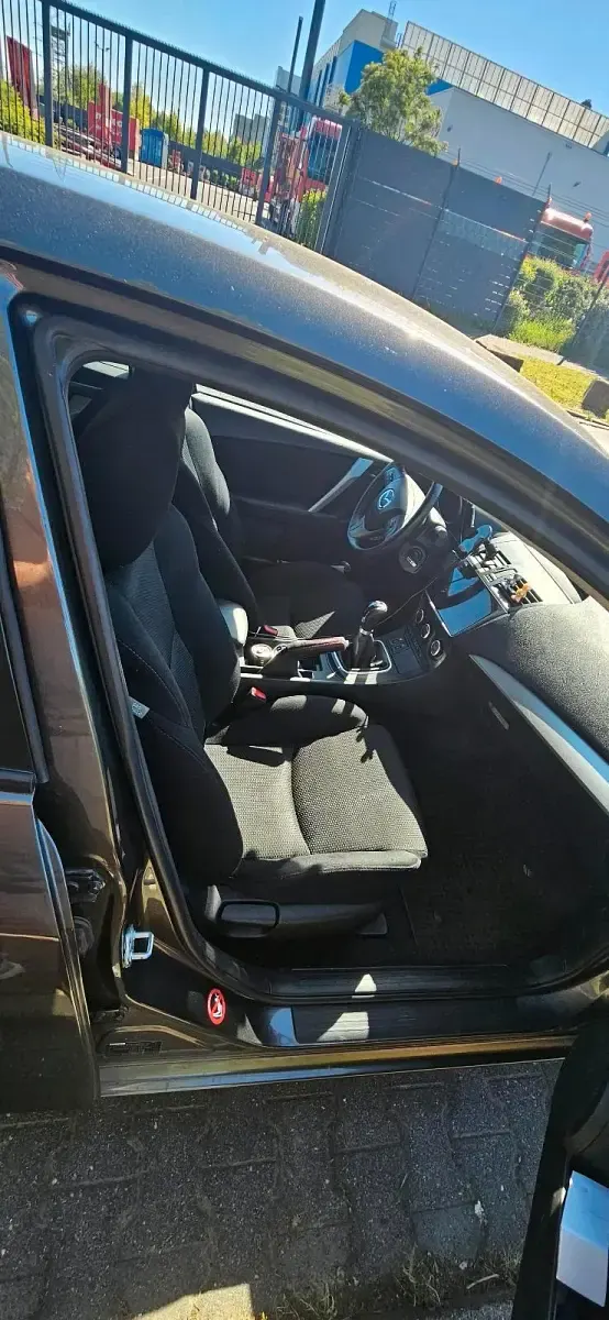 Gebraucht Mazda 3 105 PS (77 kW) 2013 Grau Kleinwagen