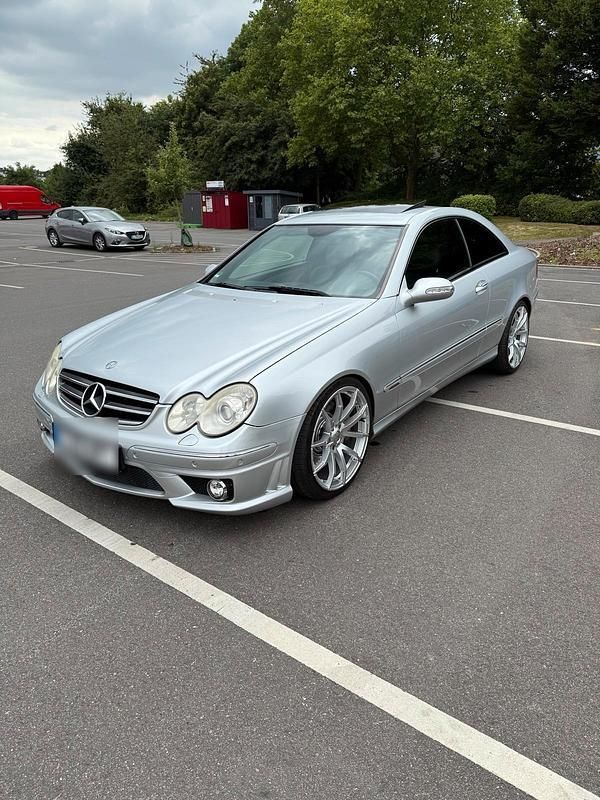Silber Gebraucht 2005 Mercedes CLK350 Avantgarde Coupé | 5.890 € (Superpreis) - Bild 1/4