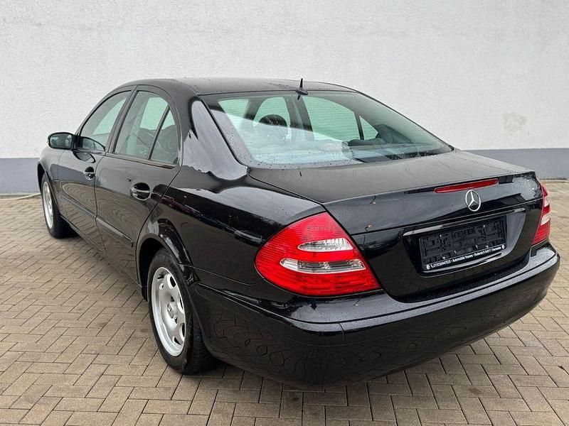 Gebraucht Mercedes E240 177 PS (130 kW) 2004 Schwarz Limousine