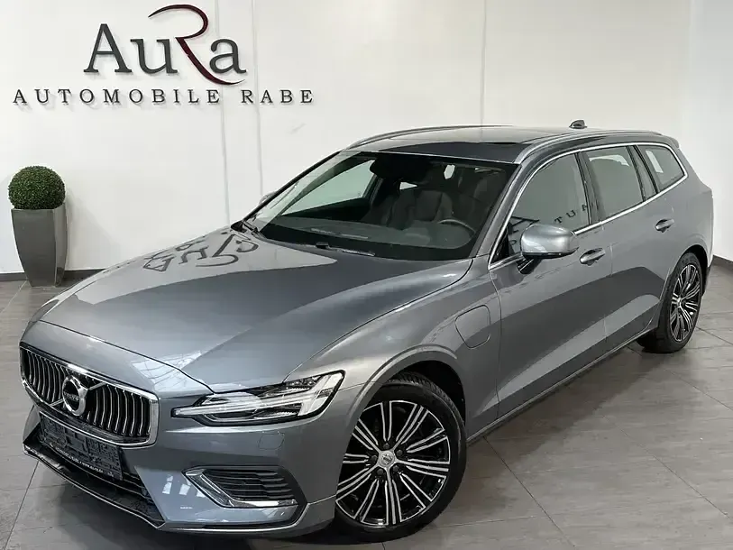 Gebraucht Volvo V60 Inscription 341 PS (250 kW) 2021 Osmium grey Kombi