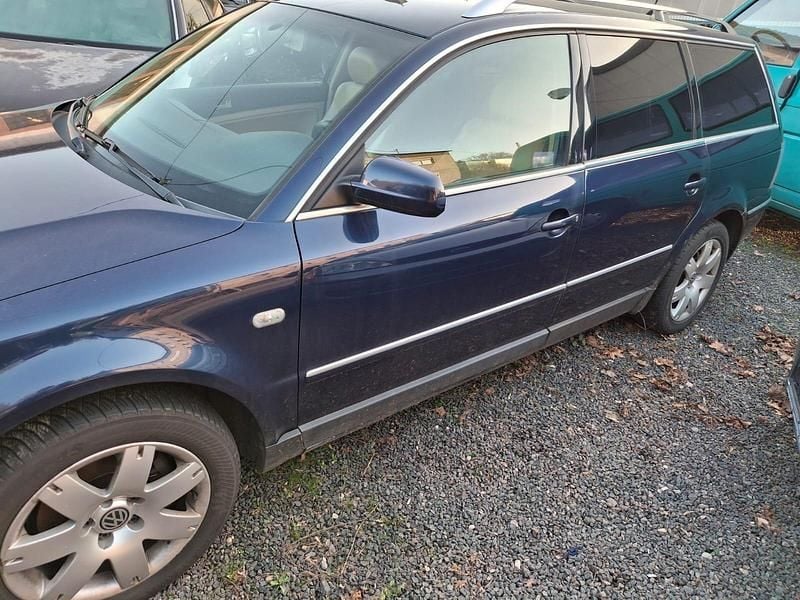 Gebraucht VW Passat 131 PS (96 kW) 2001 Blau Kombi