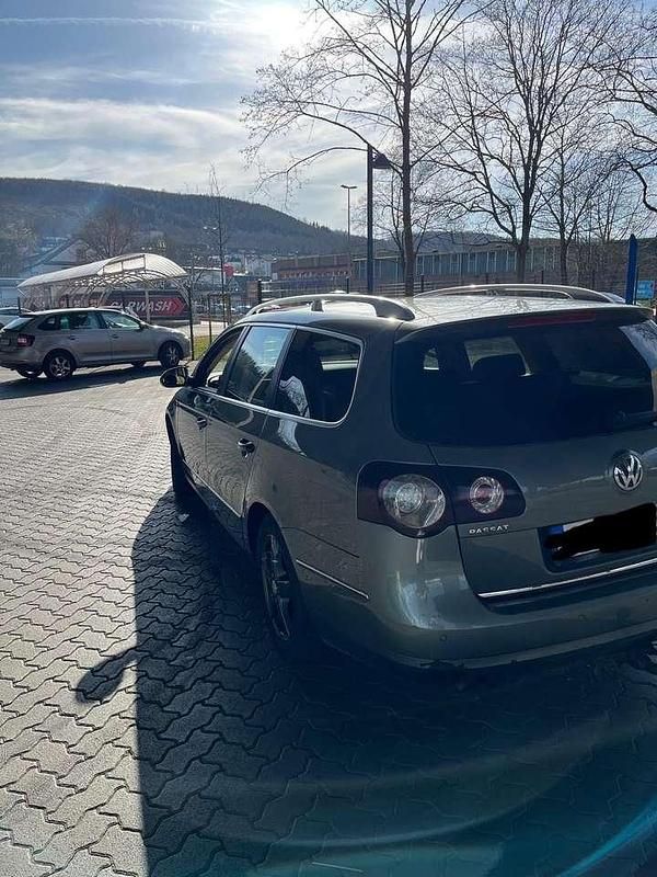 Grau Gebraucht 2006 VW Passat Highline Kombi | 4.000 € (Fairer Preis) - Bild 1/4