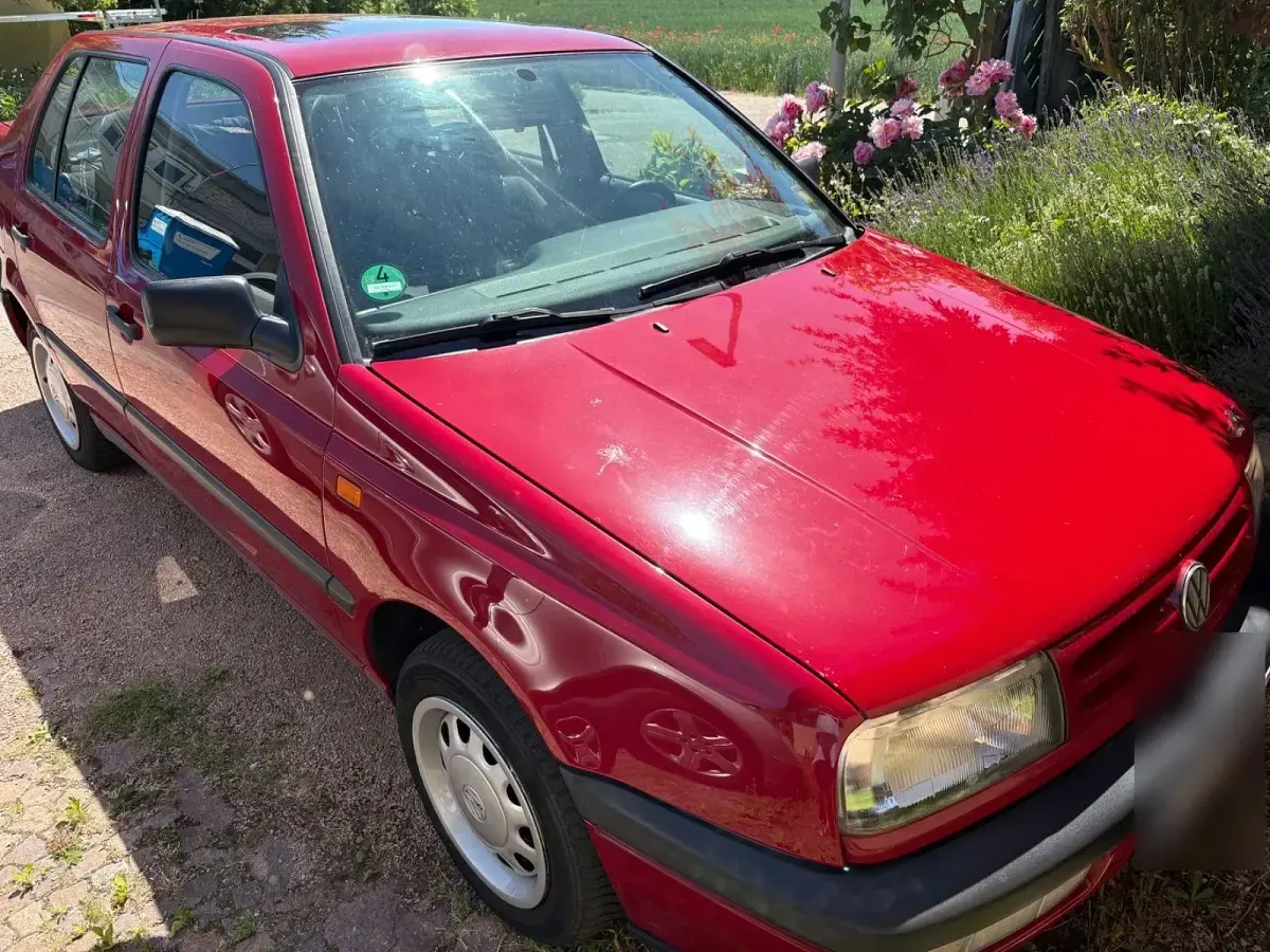 Gebraucht VW Vento 75 PS (55 kW) 1994 Rot Limousine