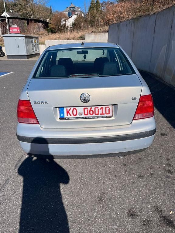 Gebraucht VW Bora 105 PS (77 kW) 1999 Grau Limousine