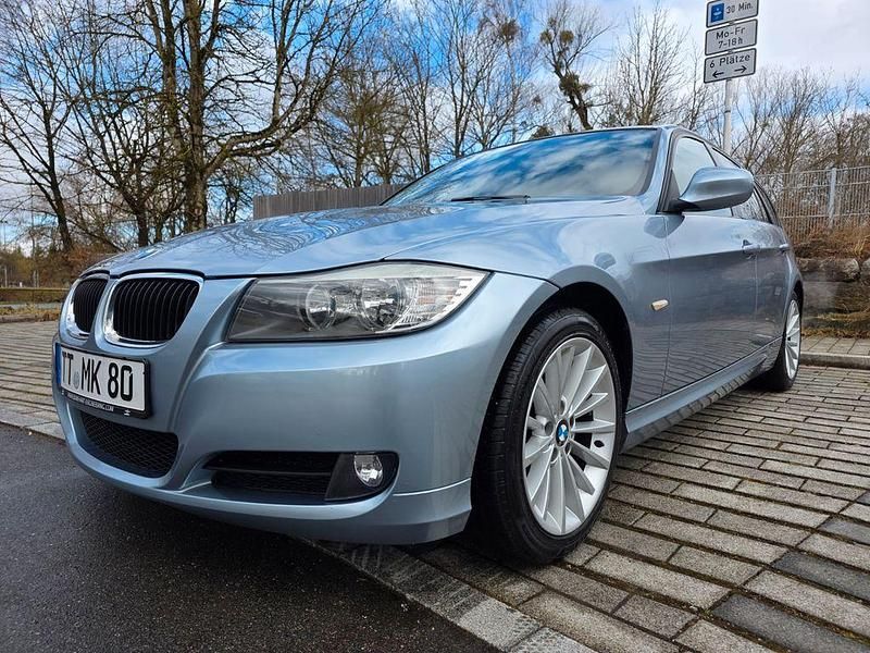 Gebraucht BMW 320 170 PS (125 kW) 2012 Blau Kombi