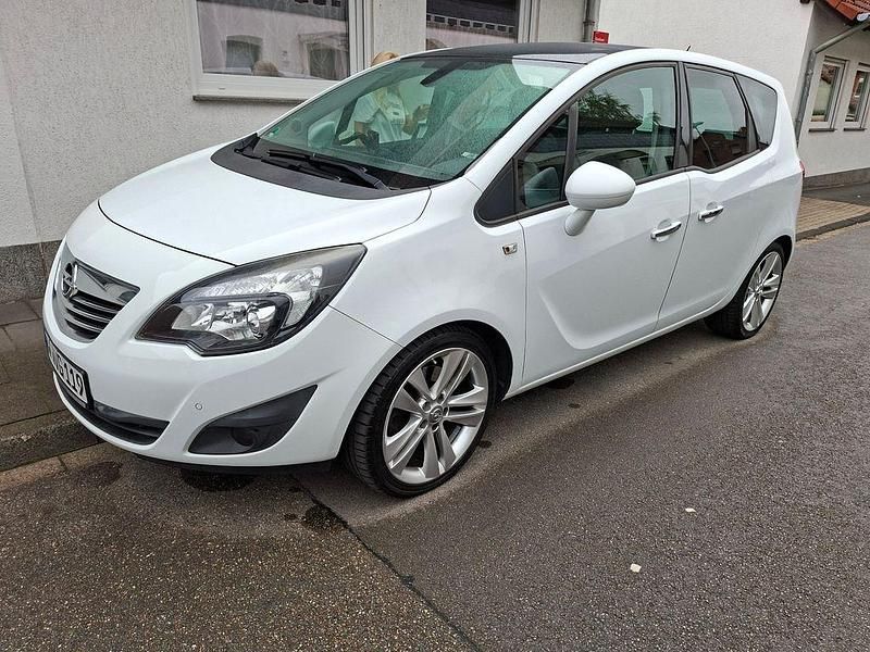 Weiß Gebraucht 2012 Opel Meriva Innovation Van / Kleinbus | 5.950 € (Fairer Preis) - Bild 1/4
