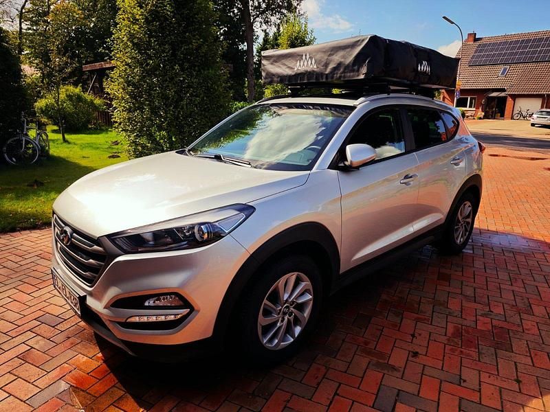 Silber Gebraucht 2017 Hyundai Tucson SUV | 13.000 € (Fairer Preis) - Bild 1/4