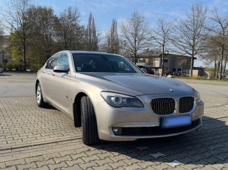 Second-hand BMW 730 245 CP (180 kW) 2009 Argintiu Berlinǎ