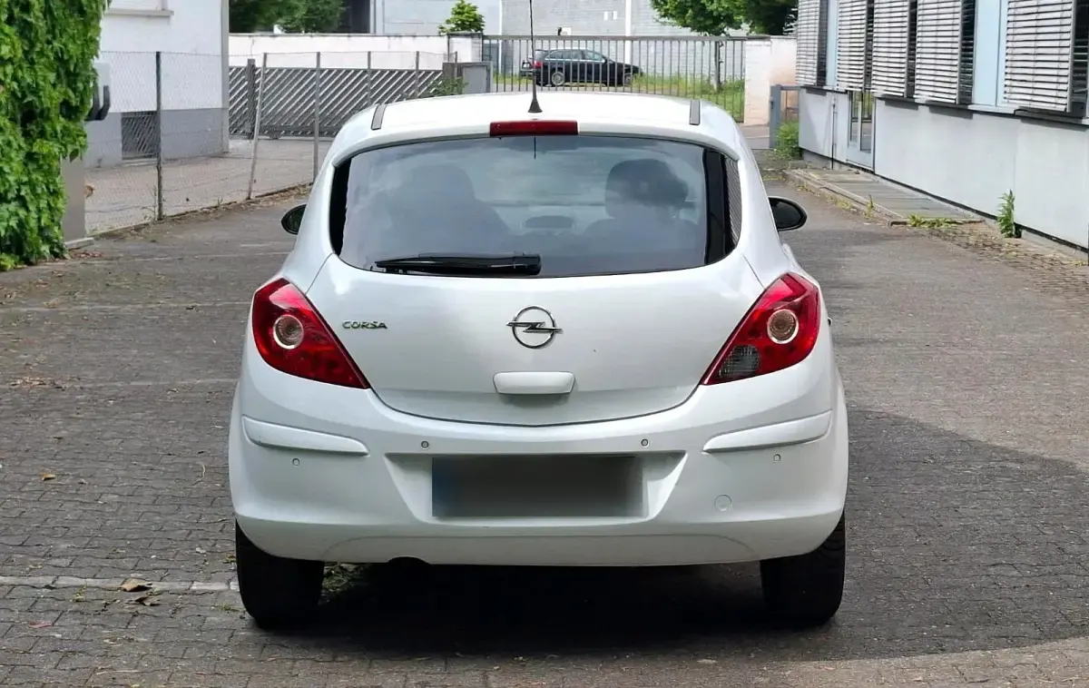 Używany Opel Corsa 87 KM (63 kW) 2010 Niebieski Hatchback
