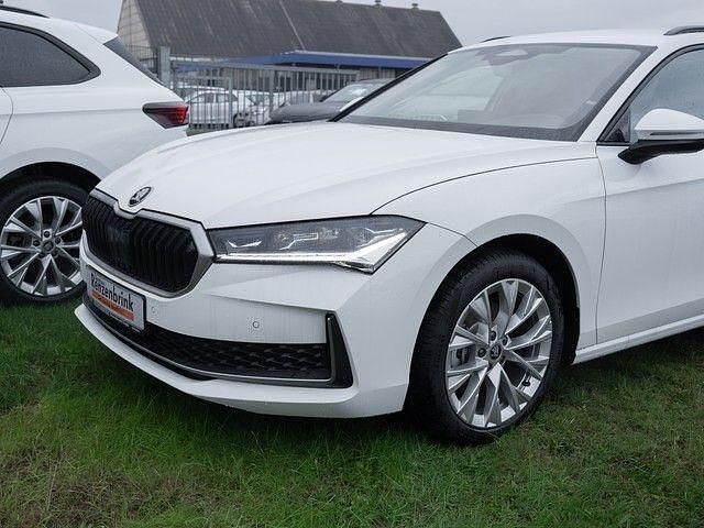 Neu Skoda Superb Selection 150 PS (110 kW) 2025 Weiß Kombi