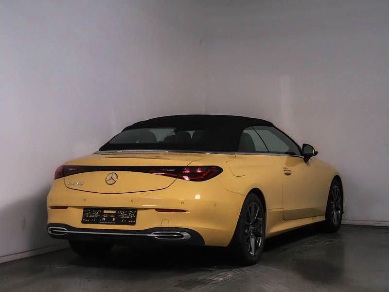 Second-hand Mercedes 180 170 CP (125 kW) 2024 Galben Berlinǎ