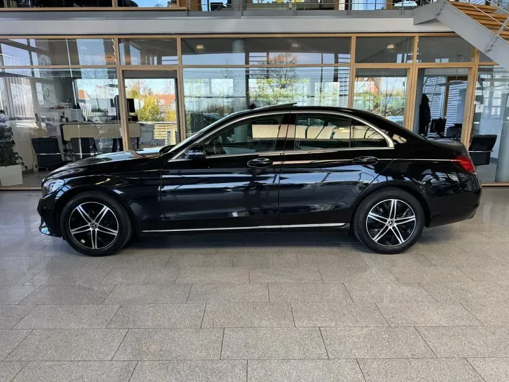 Gebraucht Mercedes 200 Avantgarde 160 PS (117 kW) 2020 Obsidianschwarz (metallic) Limousine