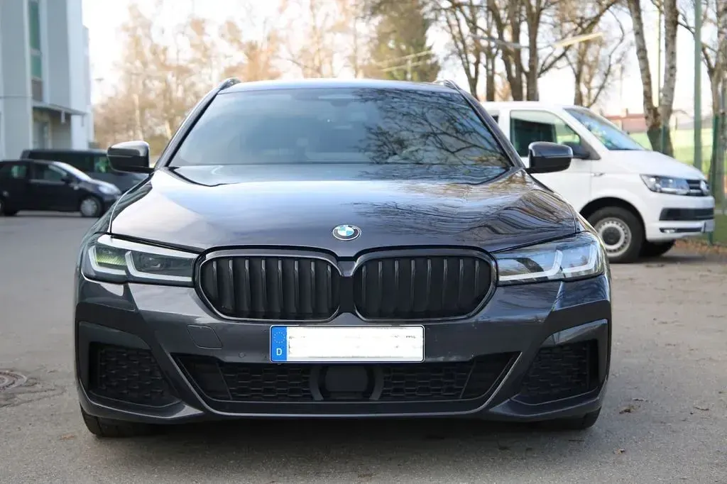 Używany BMW 530 Performance 286 KM (210 kW) 2023 Szary Kombi